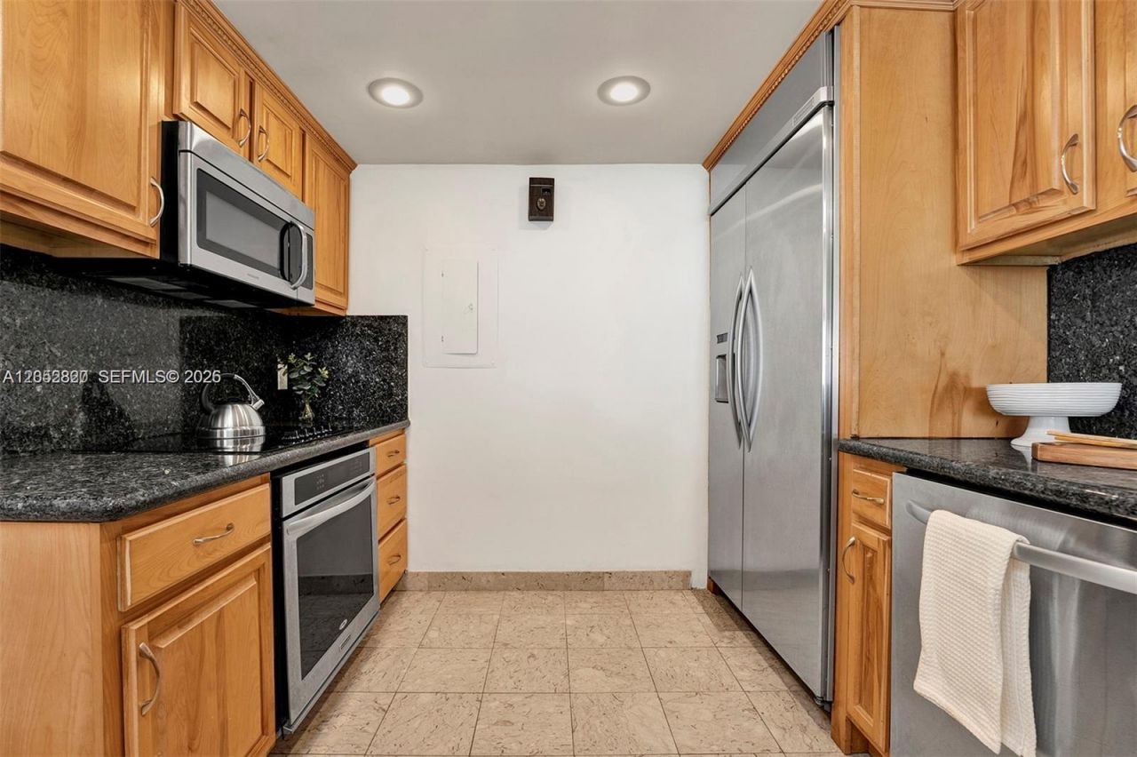2 Grove Isle Dr , Unit B1103, Miami, FL 33133 Photo