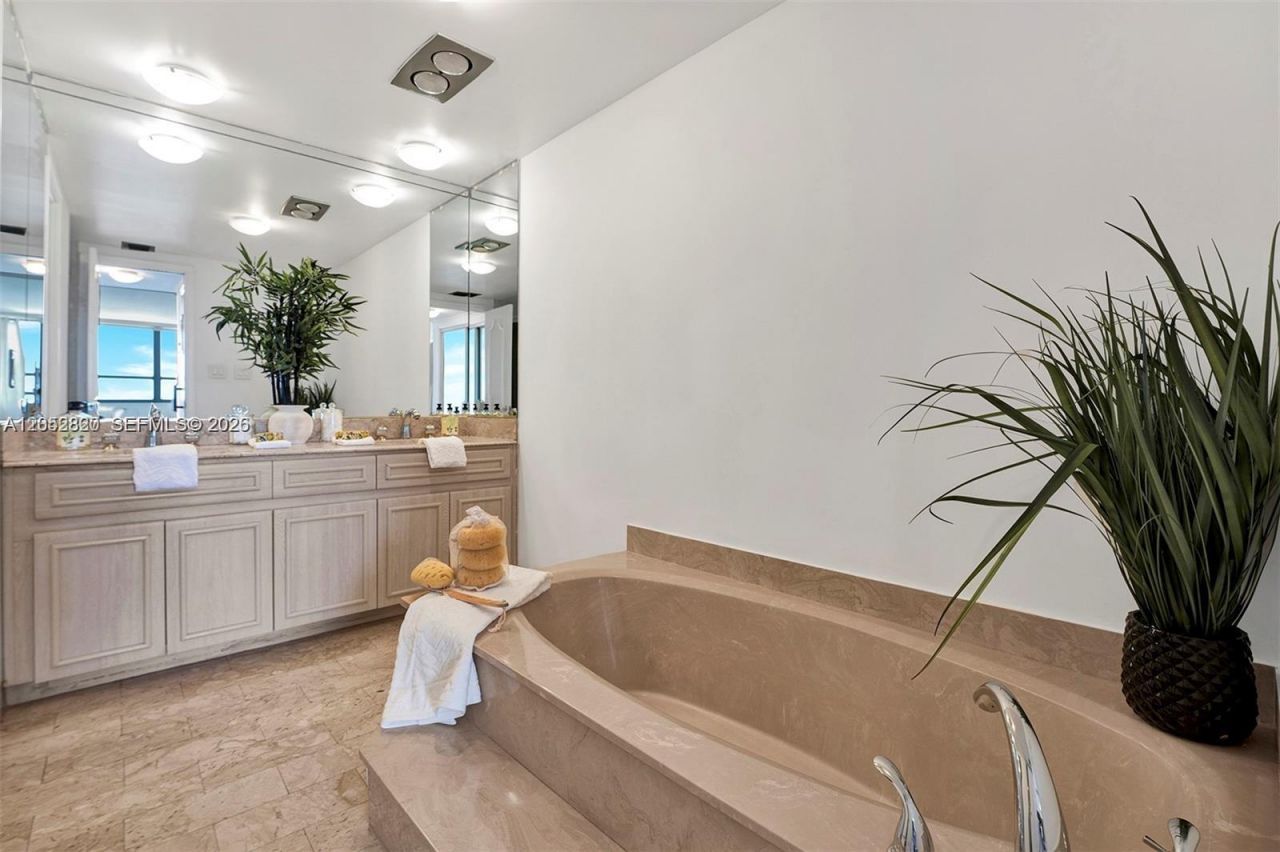 2 Grove Isle Dr , Unit B1103, Miami, FL 33133 Photo