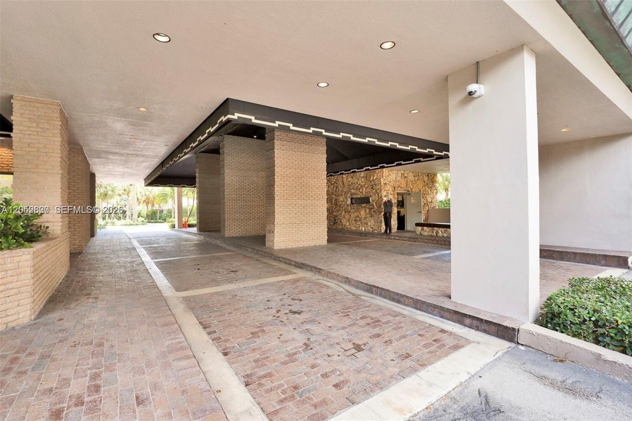 2 Grove Isle Dr , Unit B1103, Miami, FL 33133 Photo