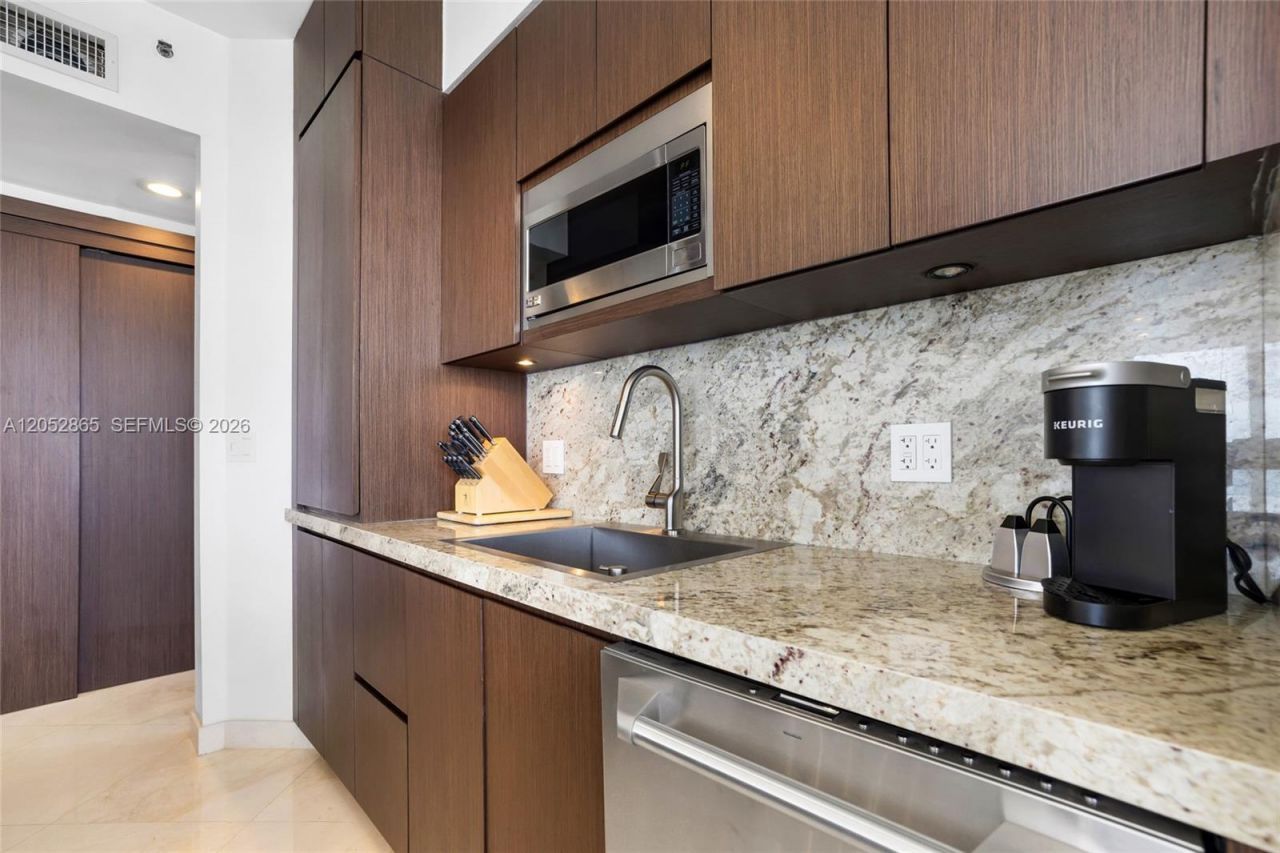 7330 Ocean Ter , Unit 2604, Miami Beach, FL 33141 Photo