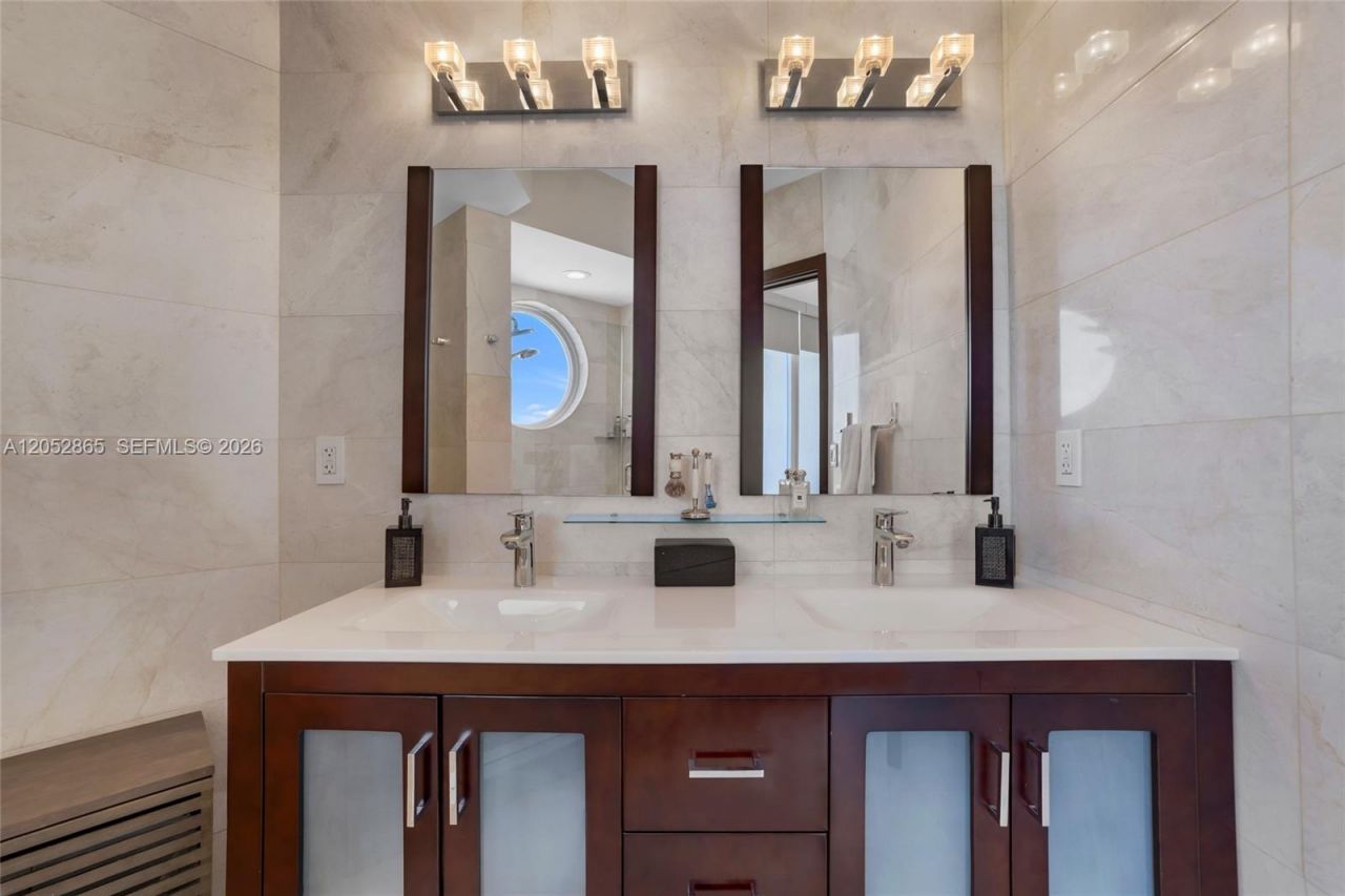 7330 Ocean Ter , Unit 2604, Miami Beach, FL 33141 Photo