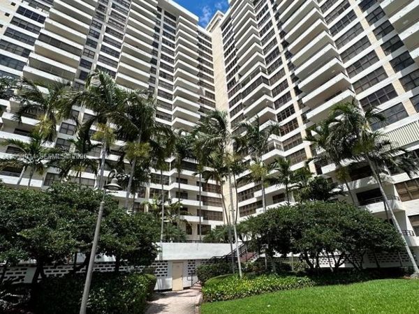 600 Three Islands Blvd, Unit 317, Hallandale Beach, FL 33009