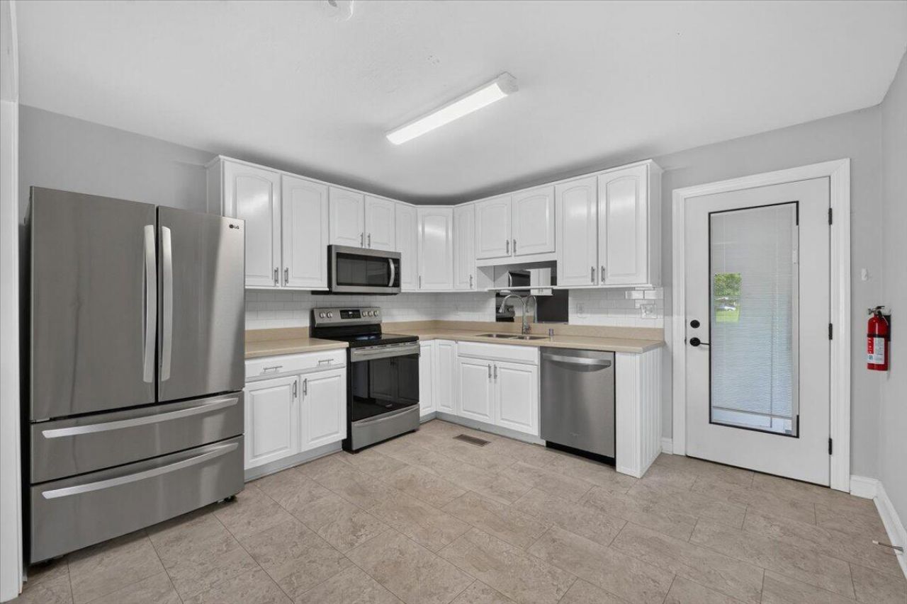 1060 Pauline Avenue Photo 11