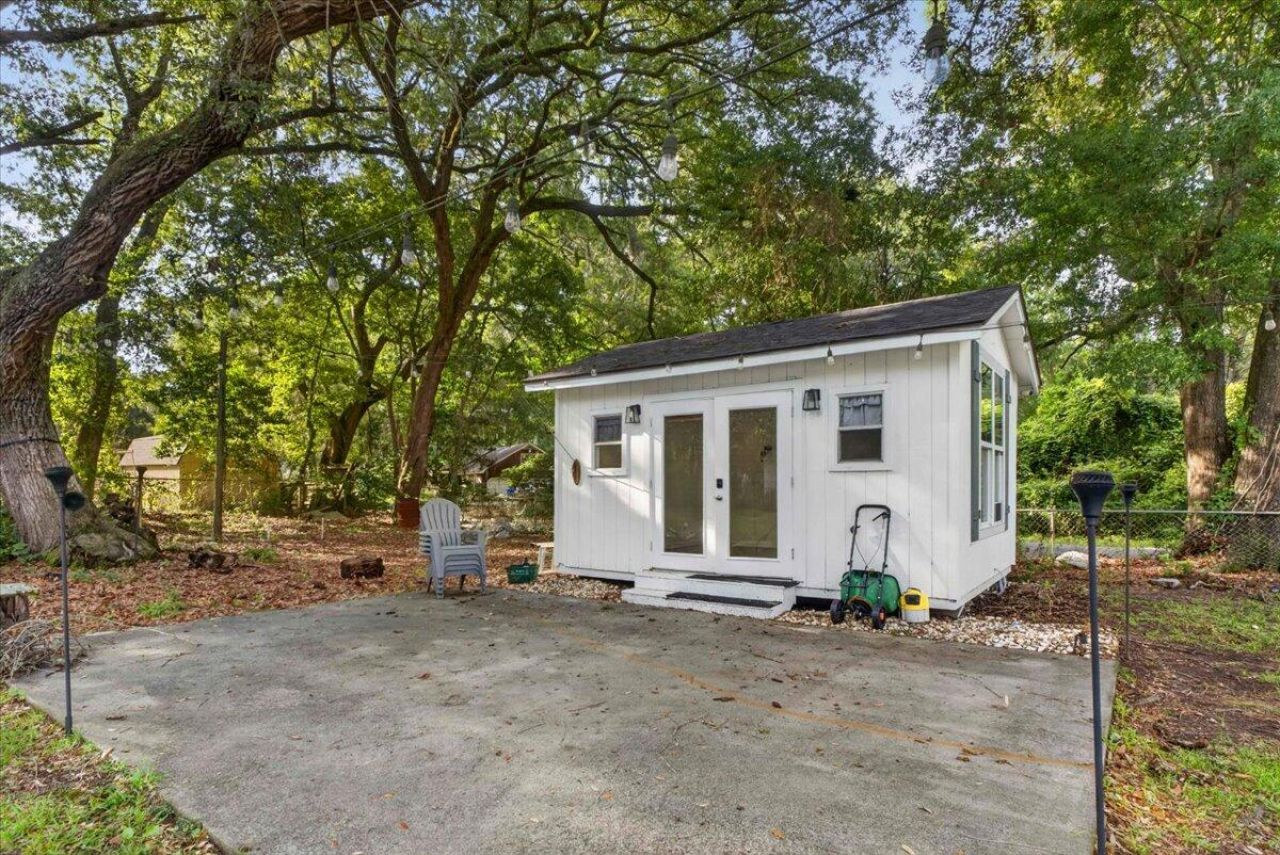 1060 Pauline Avenue Photo 33
