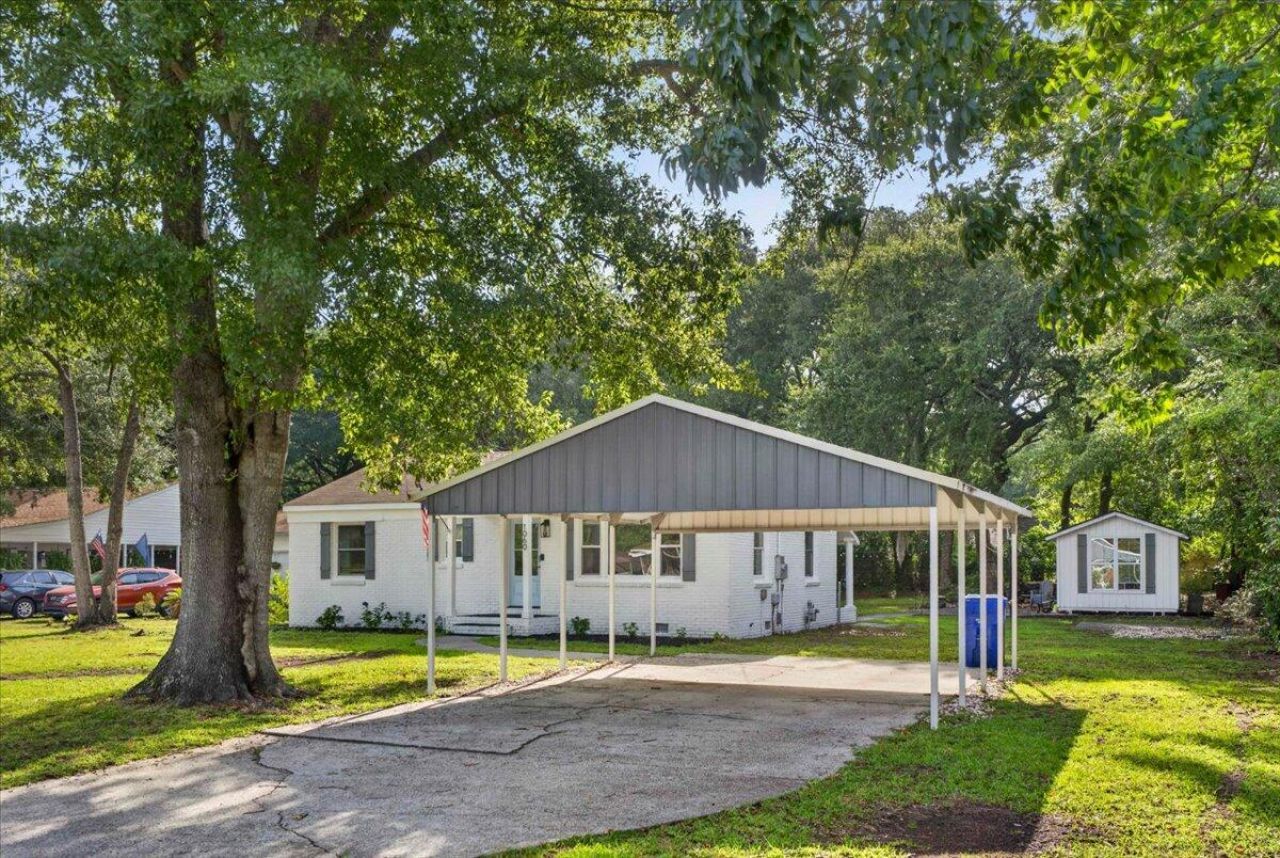 1060 Pauline Avenue Photo 4