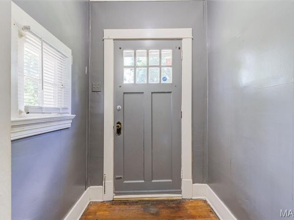 2428 Mary Avenue, St Louis, MO 63136