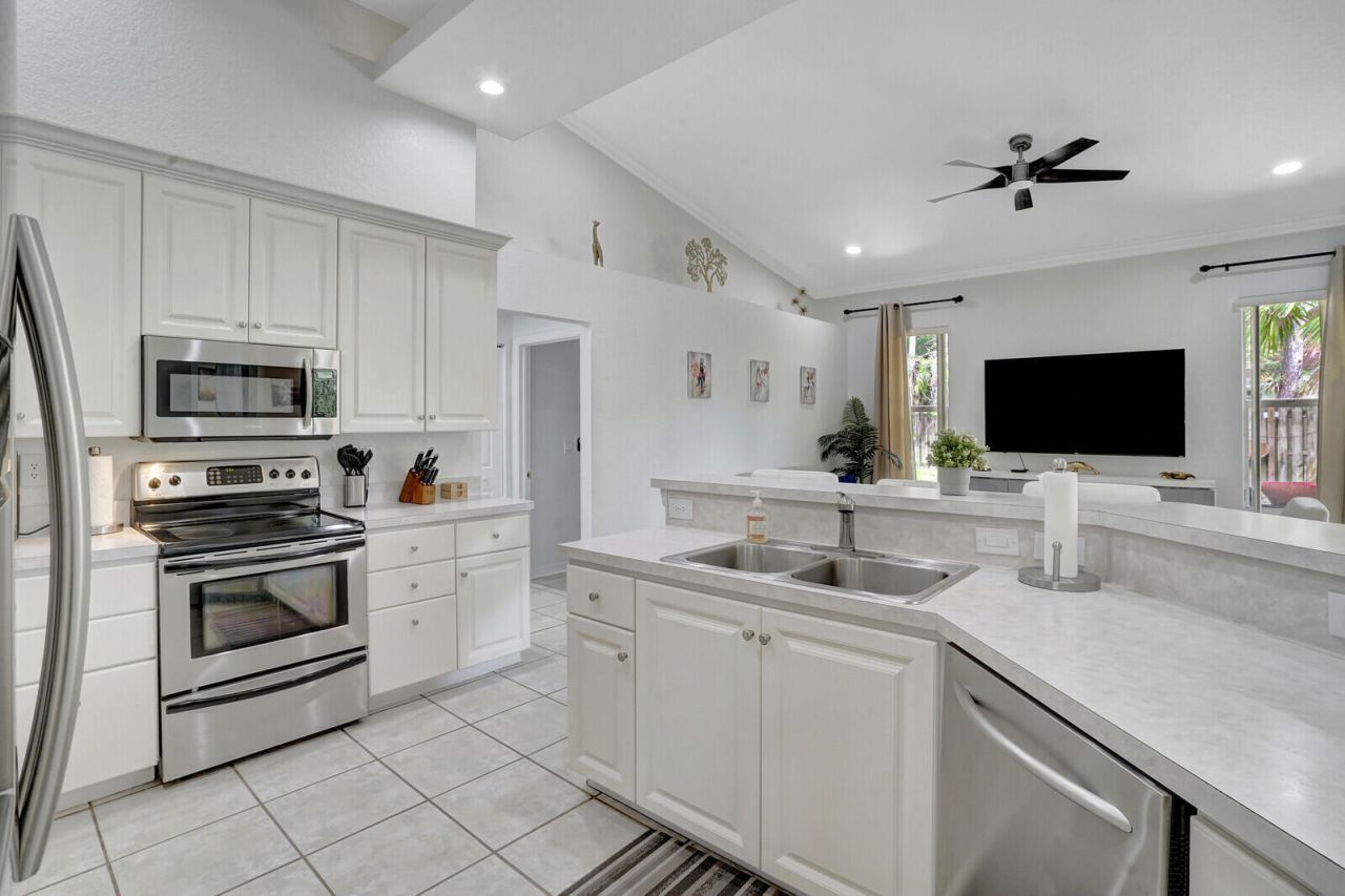13709 Columbine Avenue, Wellington, FL 33414 Photo