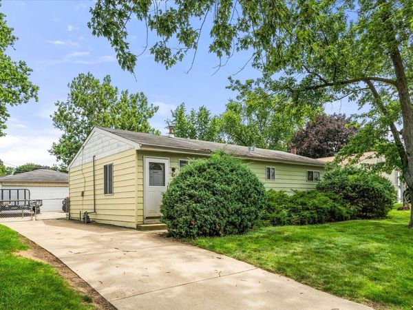 1629 Charles Drive , Glendale Heights, IL 60139