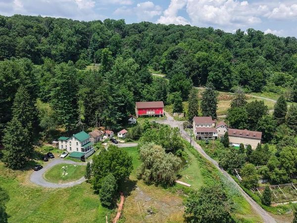 25 WOLTERS LANE , READING, PA 19606