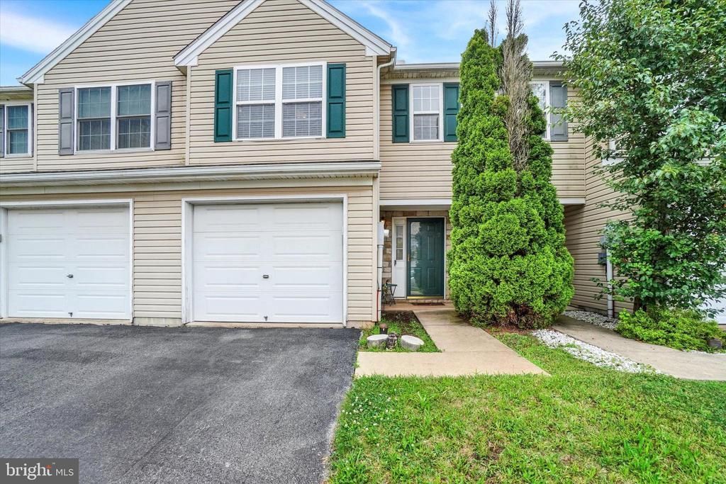 320 FISHER DRIVE , EAST YORK, PA 17402