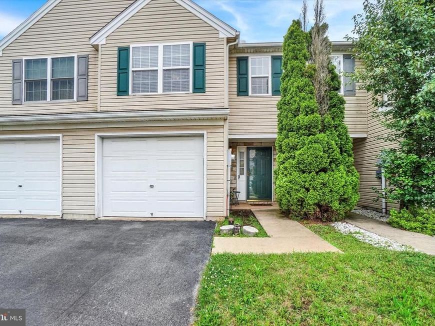 320 Fisher Drive, East York, PA 17402 Main Photo