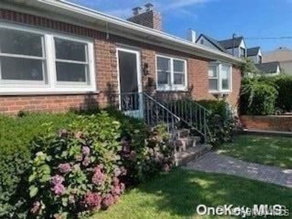 142 Flamingo Street , Atlantic Beach, NY 11509