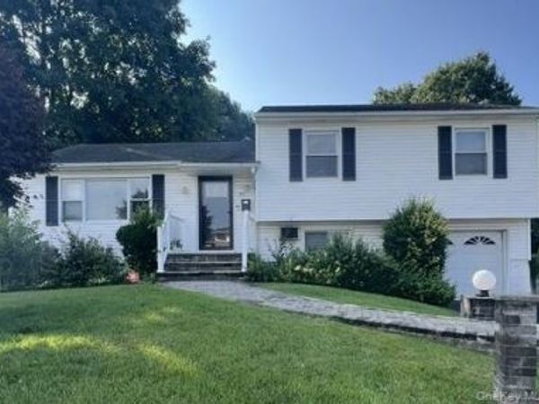 321 Southwood Circle , Syosset, NY 11791