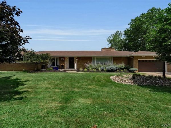 9230 Valley Stream Road, Clarence, NY 14031