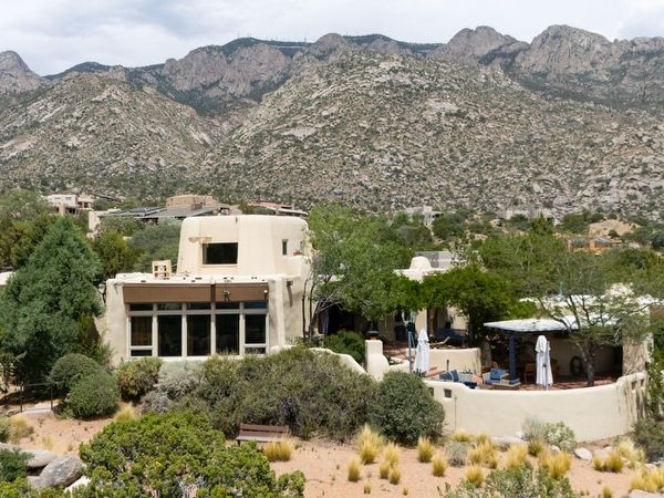 218 Spring Creek Lane NE, Albuquerque, NM 87122