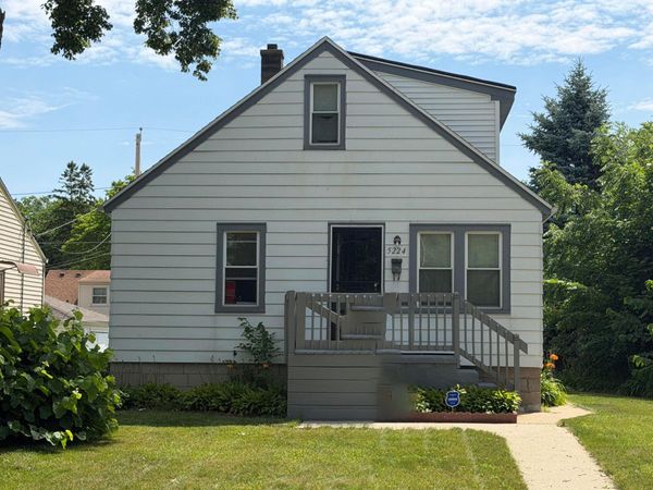 5224 N 47th St, Milwaukee, WI 53218