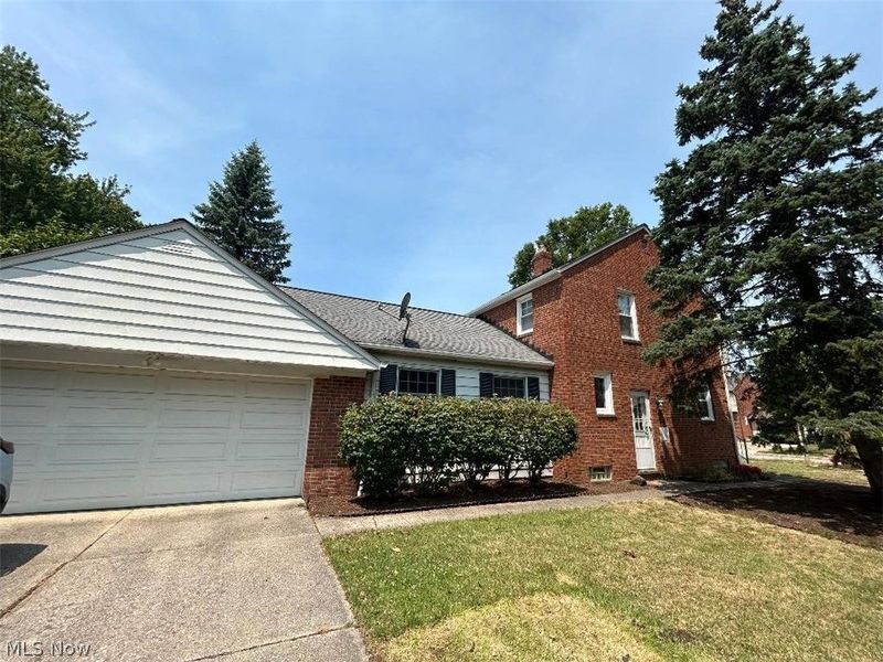 4856 Edsal Drive, Lyndhurst, OH 44124 Photo 1