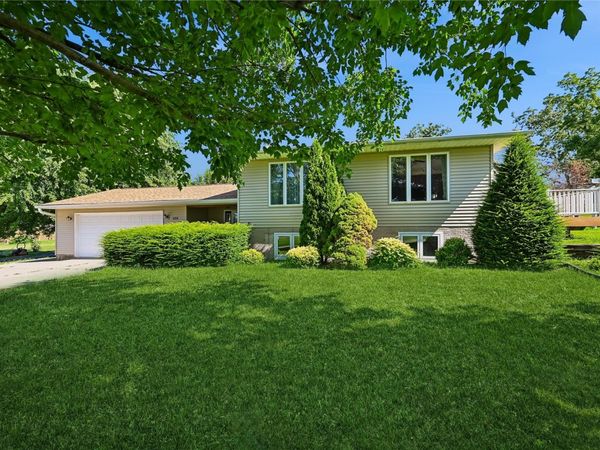 614 Line Street, Norway, IA 52318