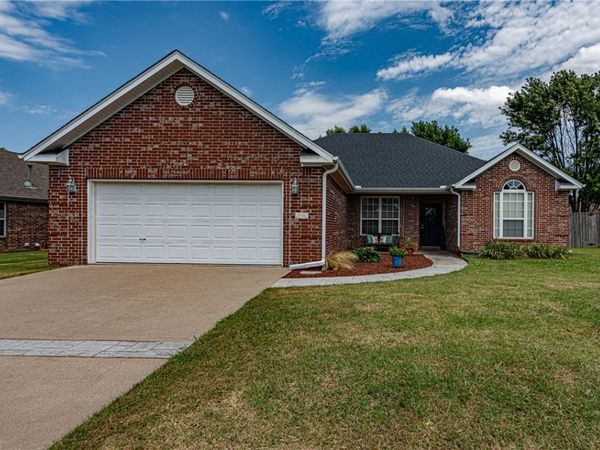 250 S Briarhill Drive , Farmington, AR 72730