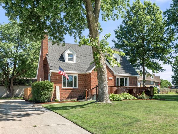 8555 Franklin Avenue, Clive, IA 50325