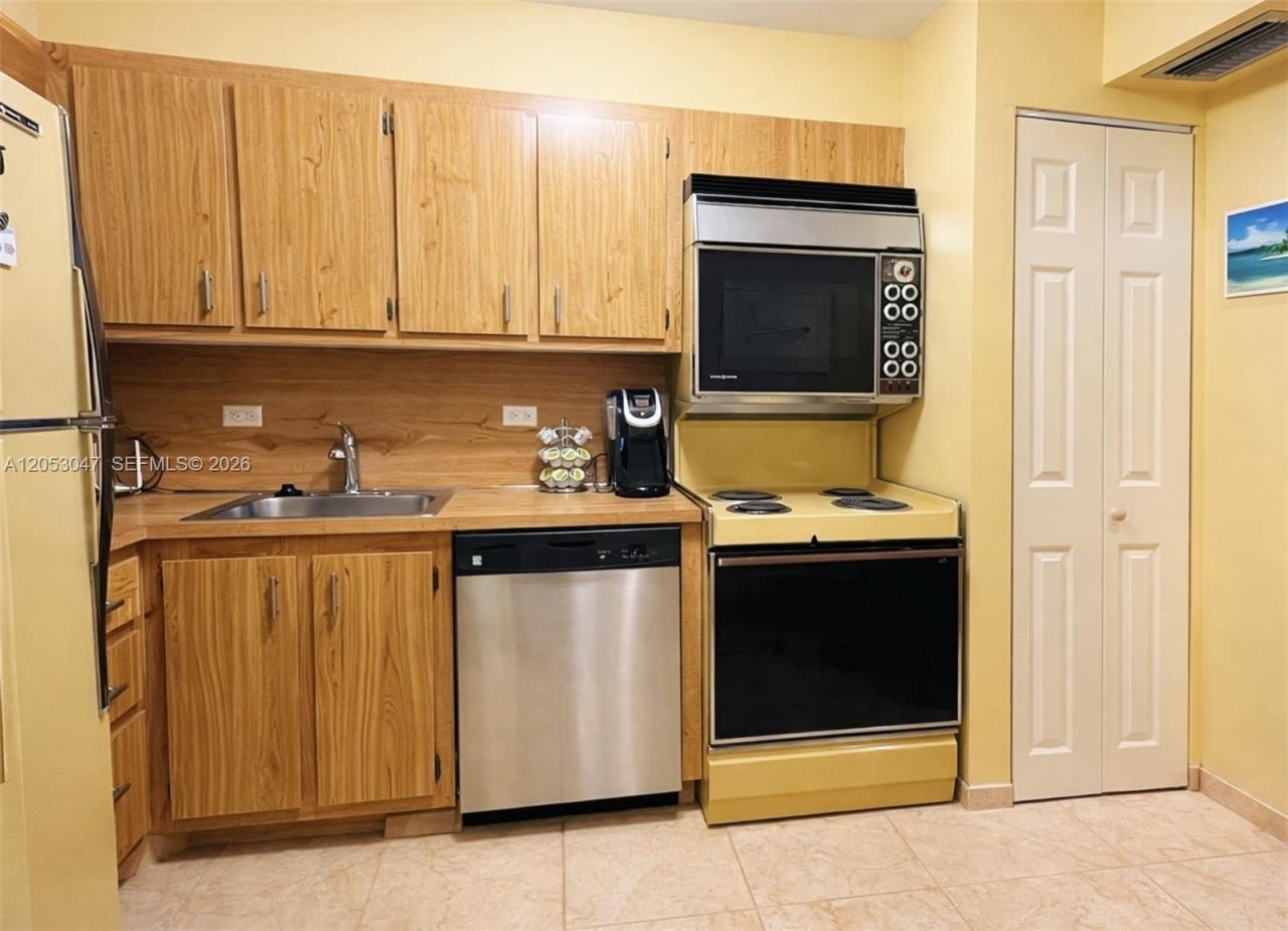 20505 E Country Club Dr, Unit 1033, Aventura, FL 33180 Photo
