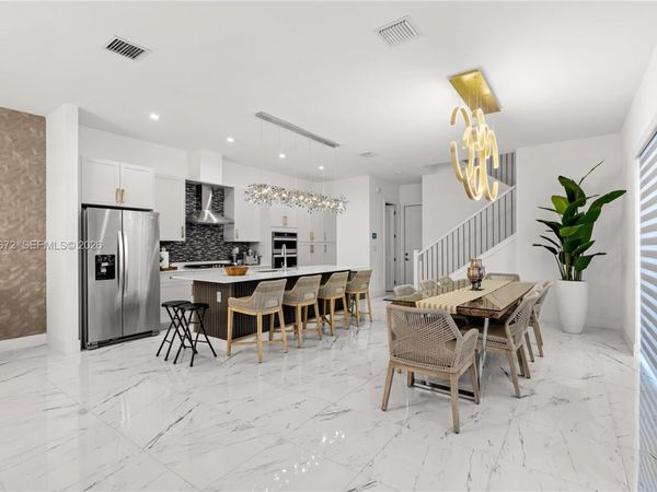 4374 NW 81st Ave , Doral, FL 33166