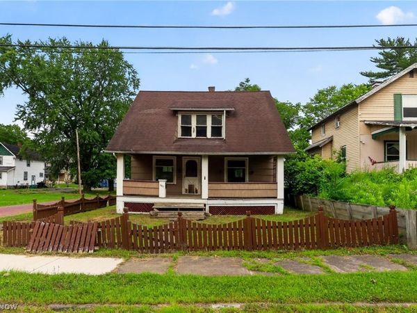 583 Hillsdale Drive NW, Warren, OH 44485