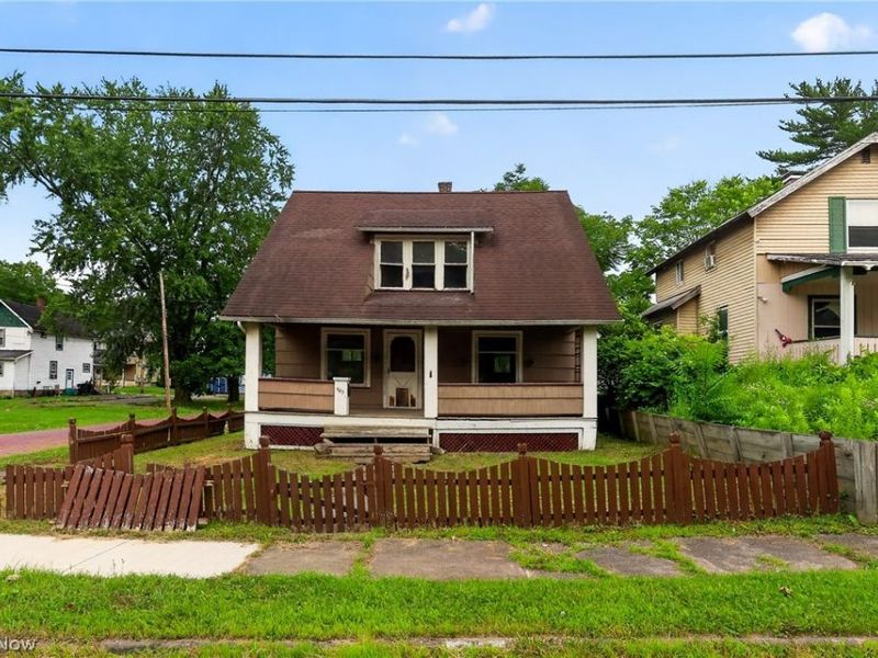 583 Hillsdale Drive NW, Warren, OH 44485 Photo 1
