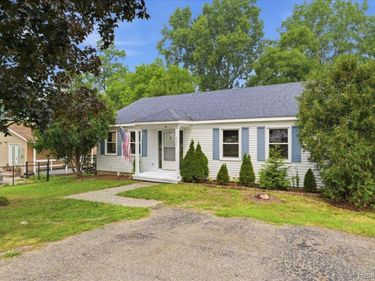 5608 Clinton River Drive, Waterford Township, Mi 48327