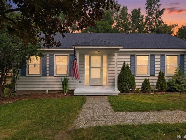 5608 Clinton River Drive, Waterford Twp, MI 48327