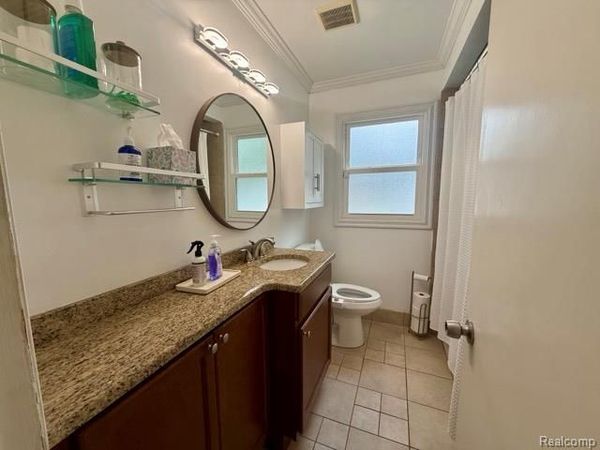 24220 Parklawn Street , Oak Park, MI 48237