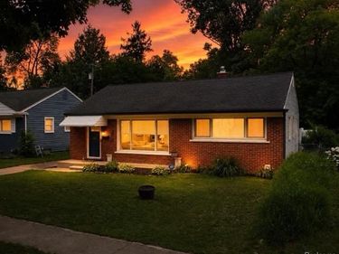 24220 Parklawn Street, Oak Park, MI 48237