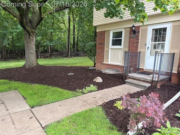 5232 Breeze Hill Place , Troy, MI 48098