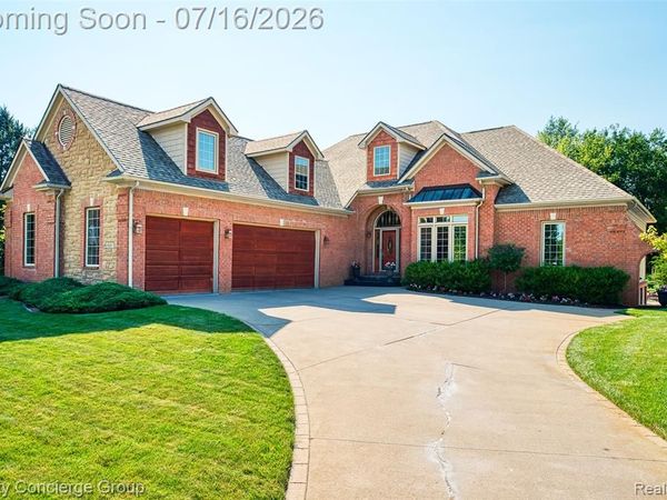 16366 Carrie Lane, Fenton, MI 48430