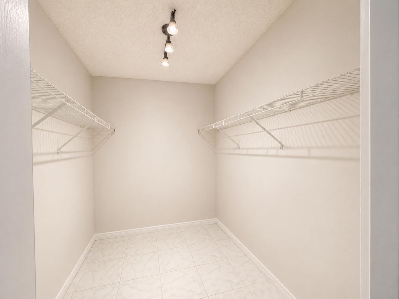 1995 SW Silver Pine Way, Unit 119-D1, Palm City, FL 34990 Photo