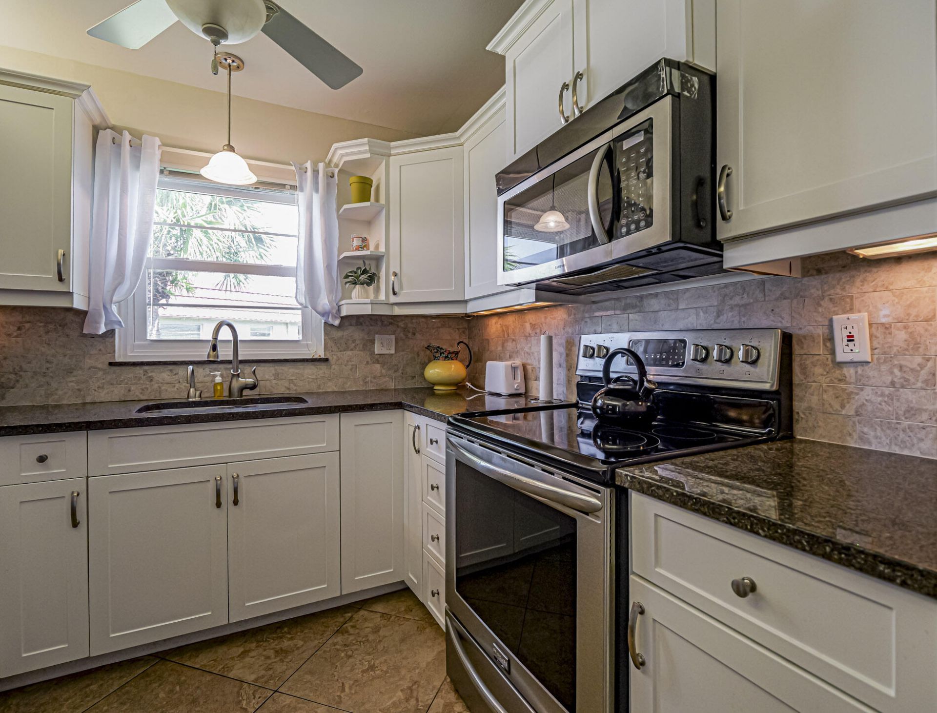 106 Spring Lake Court, Unit 201, Vero Beach, FL 32962 Photo