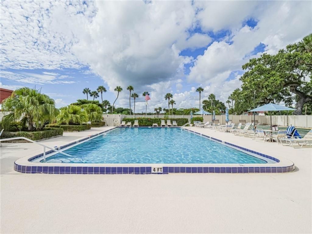 106 Spring Lake Court, Unit 201, Vero Beach, FL 32962 Photo