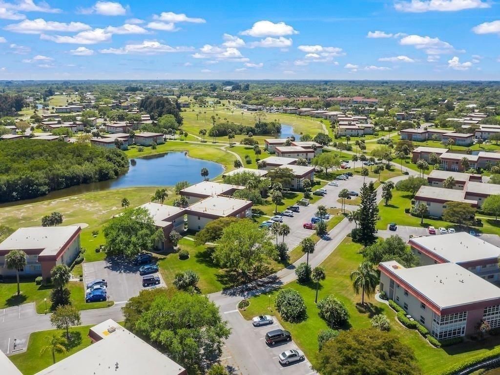 106 Spring Lake Court, Unit 201, Vero Beach, FL 32962 Photo