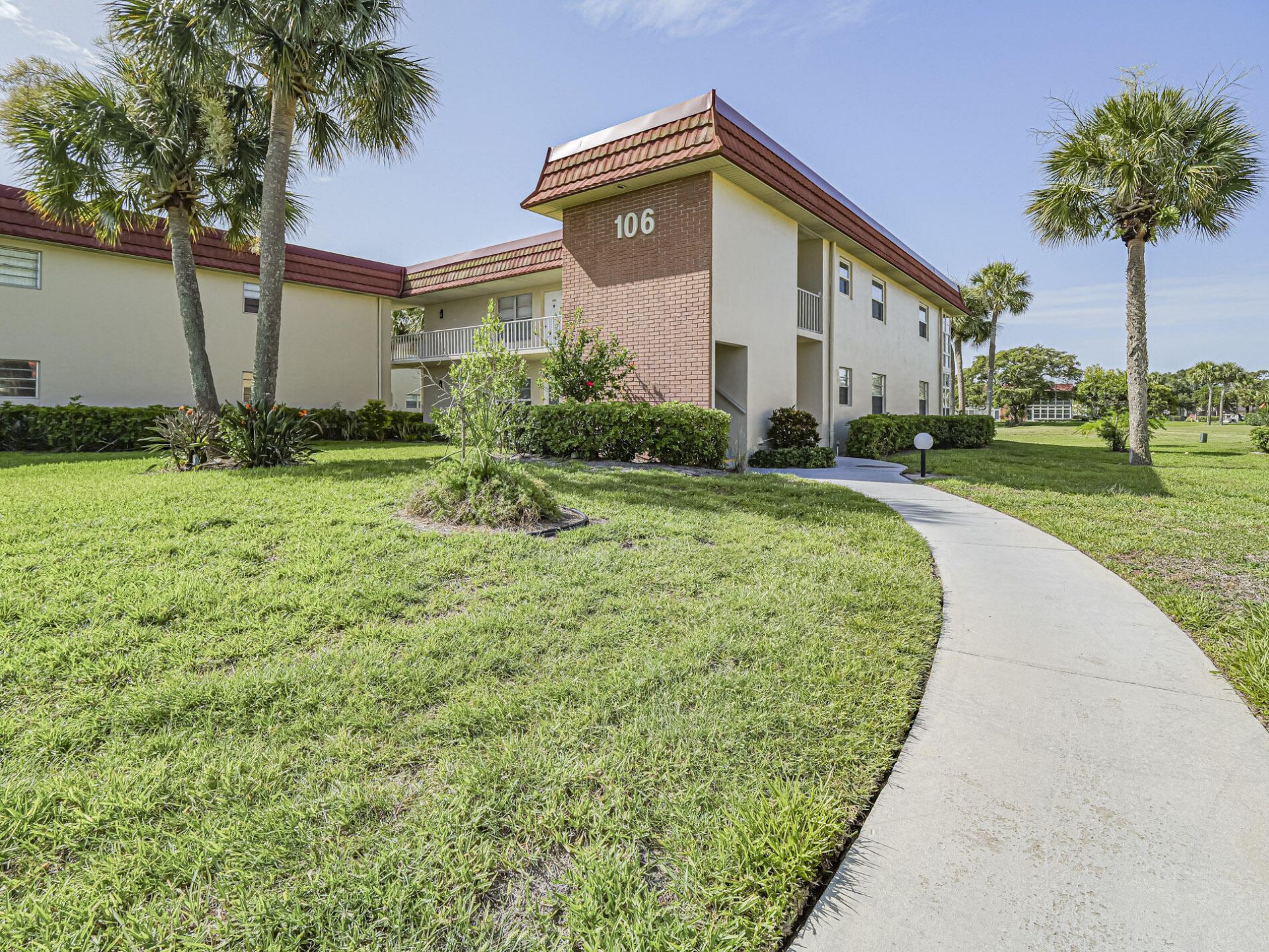 106 Spring Lake Court, Unit 201, Vero Beach, FL 32962 Photo