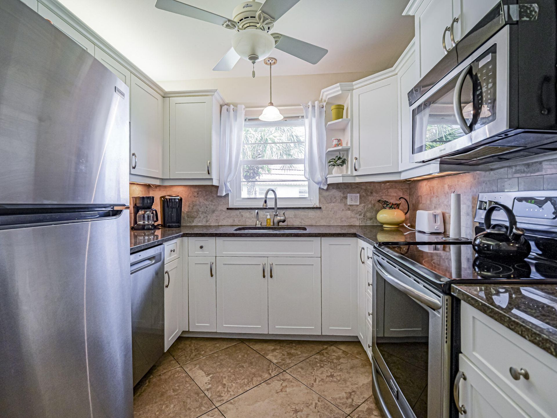106 Spring Lake Court, Unit 201, Vero Beach, FL 32962 Photo