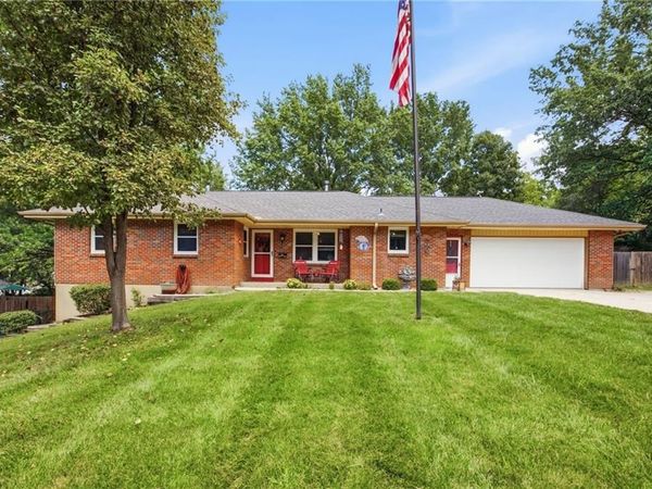 123 Grove Avenue, Bonner Springs, KS 66012