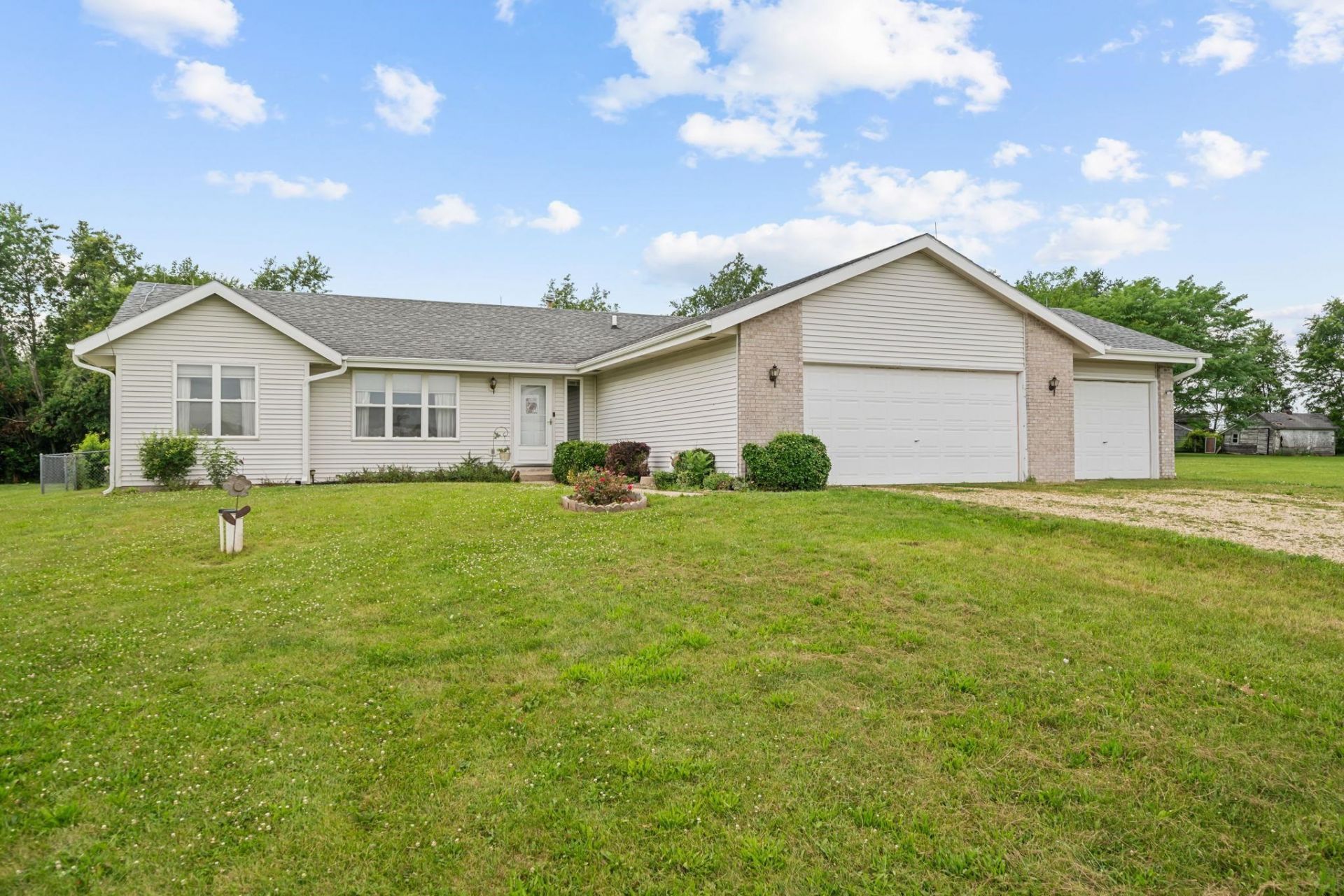 8974 Pecatonica Road, PECATONICA, IL 61063