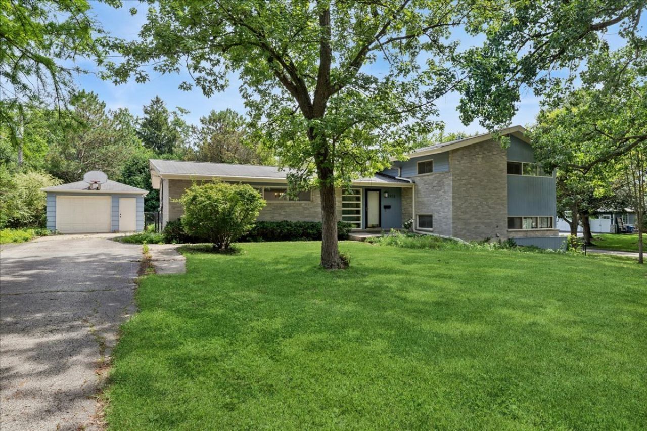 1958 CASTLEWOOD Road , Highland Park, IL 60035