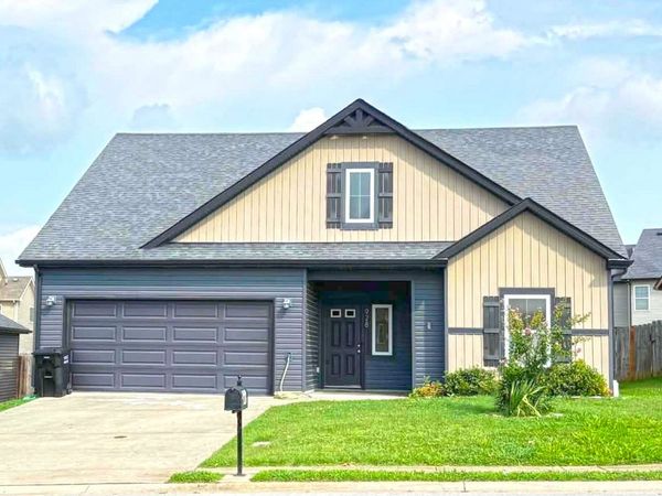 928 Talon Hills Dr, Clarksville, TN 37040
