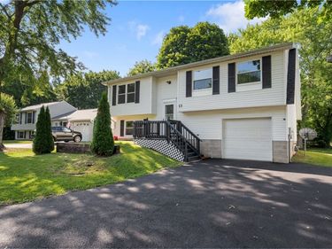 13 Trillium Lane, West Henrietta, NY 14586