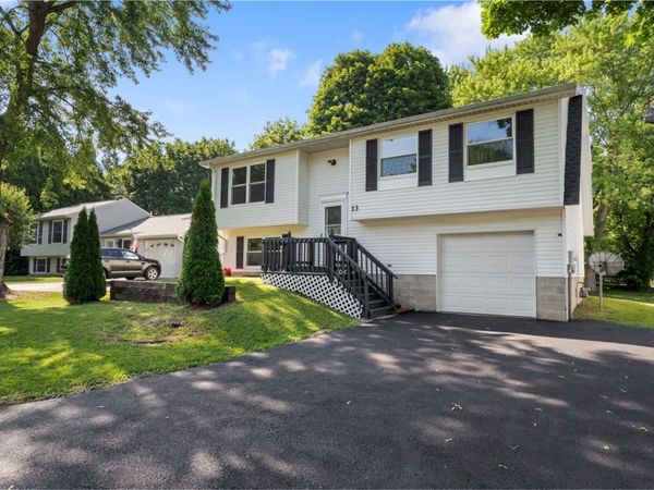 13 Trillium Lane, West Henrietta, NY 14586