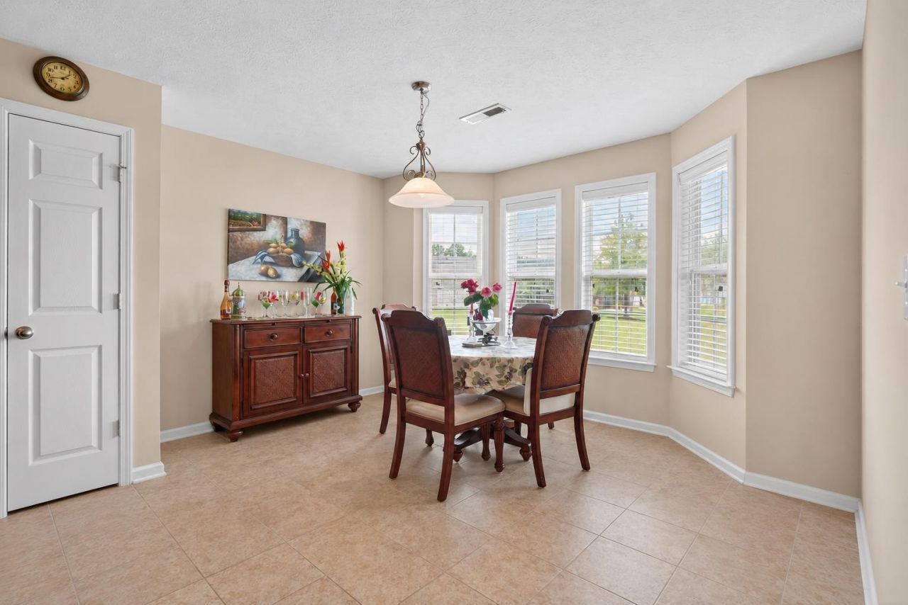 308 Barton Loop Photo 7