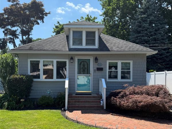 62 Willett Avenue , Sayville, NY 11782
