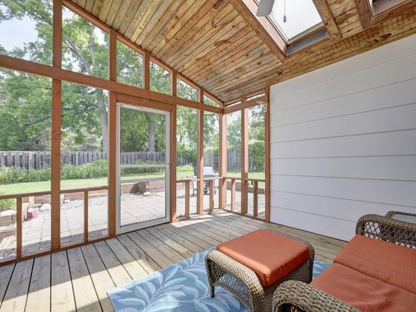 8930 23rd Avenue N, Golden Valley, MN 55427