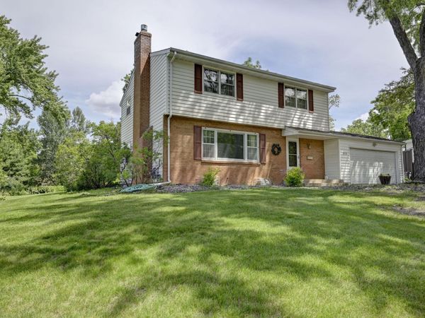 8930 23rd Avenue N, Golden Valley, MN 55427